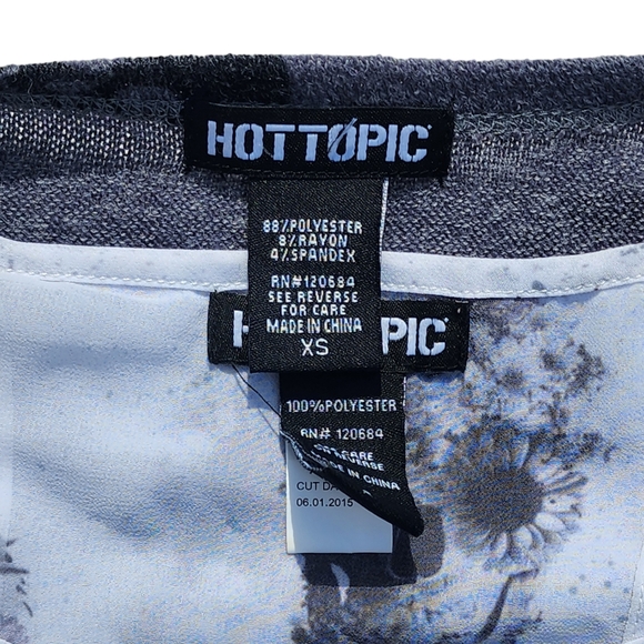 Hot Topic Grey & Black Skull Hacci Light Weight Flyaway Cardigan - Picture 4 of 5